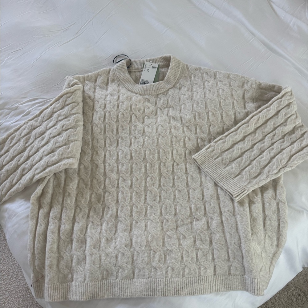 H&M Women’s Beige Cable Knit Sweater
